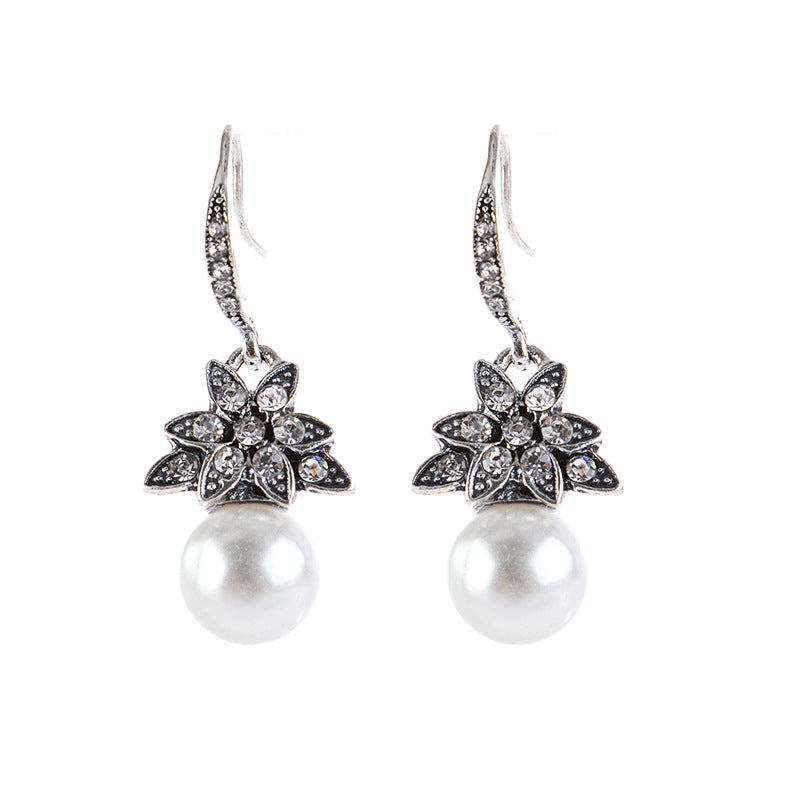 Beautiful Pearl Earring with Unique Style