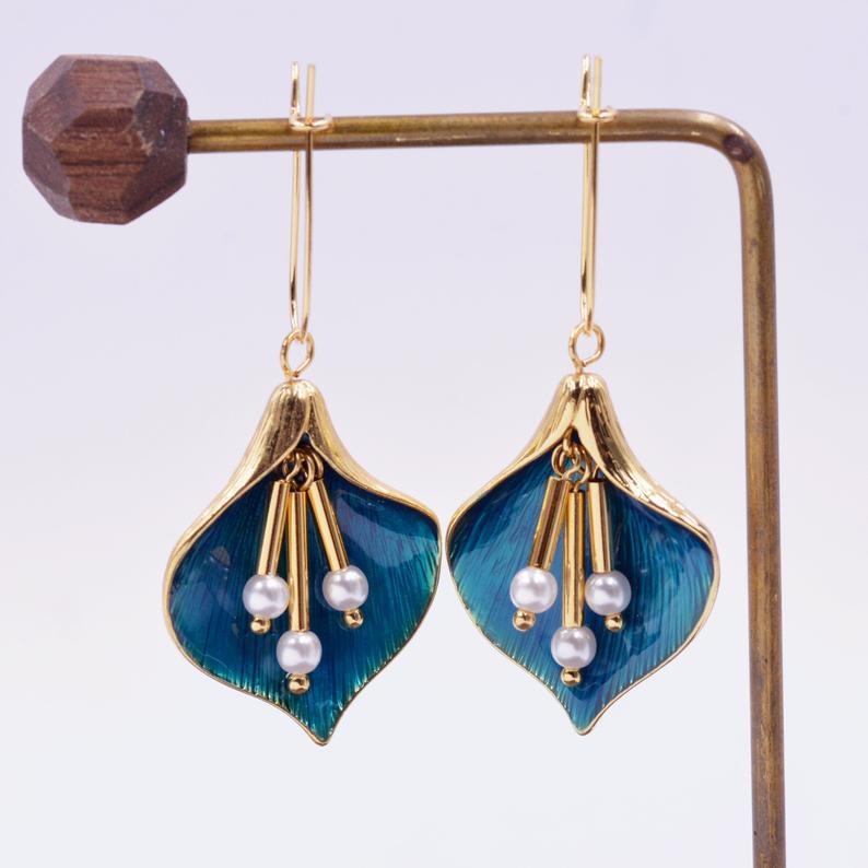 Beautiful Pearl Earring with Unique Style