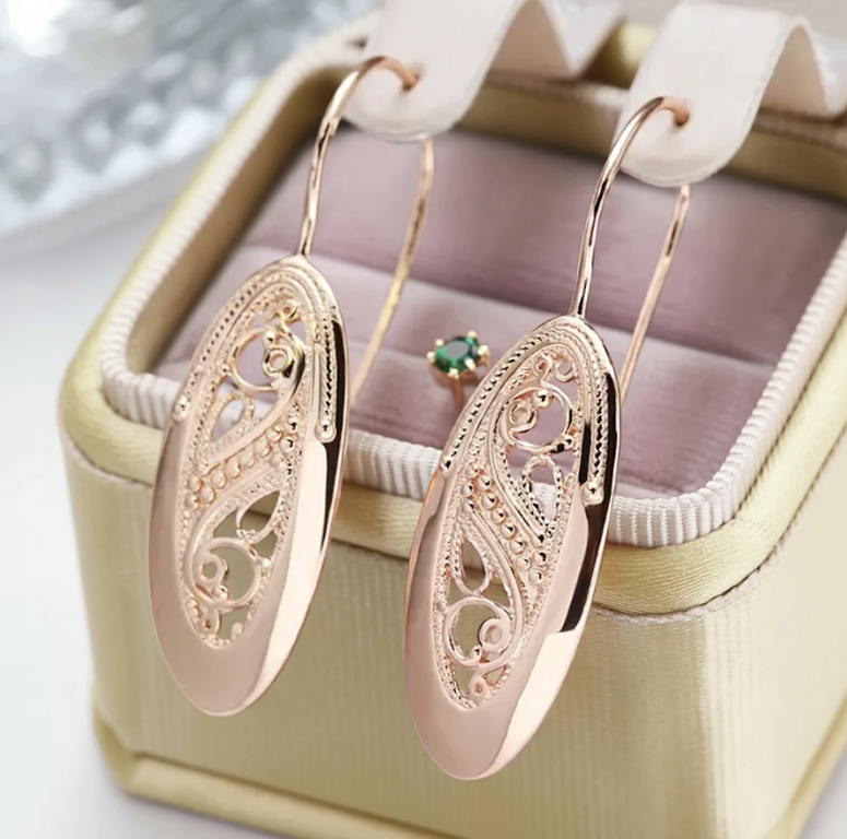Romantic Gold Earring for Special Moments