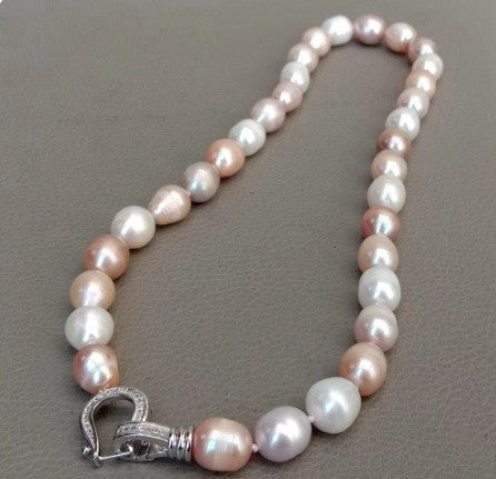 Beautiful Pearl Necklace with Unique Style