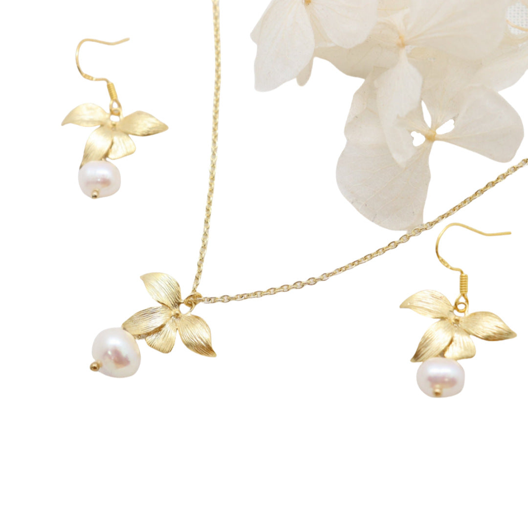 Charming Gold Set for Any Occasion