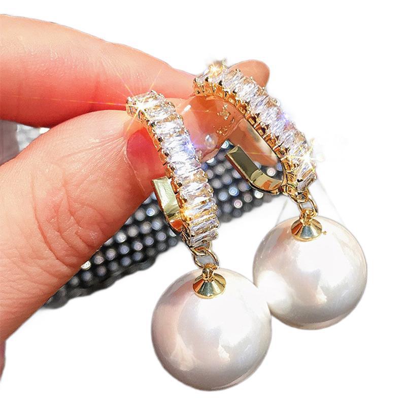 Stunning Gold Earring for Daily Wear