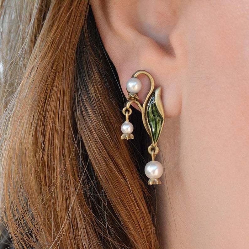 Stunning Pearl Earring for Daily Wear