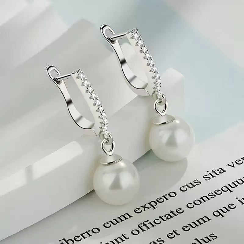 Classic Pearl Earring with Timeless Appeal