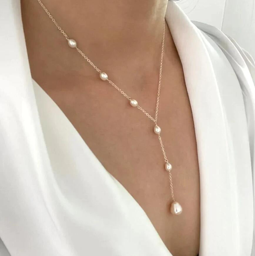 Classic Pearl Necklace with Timeless Appeal
