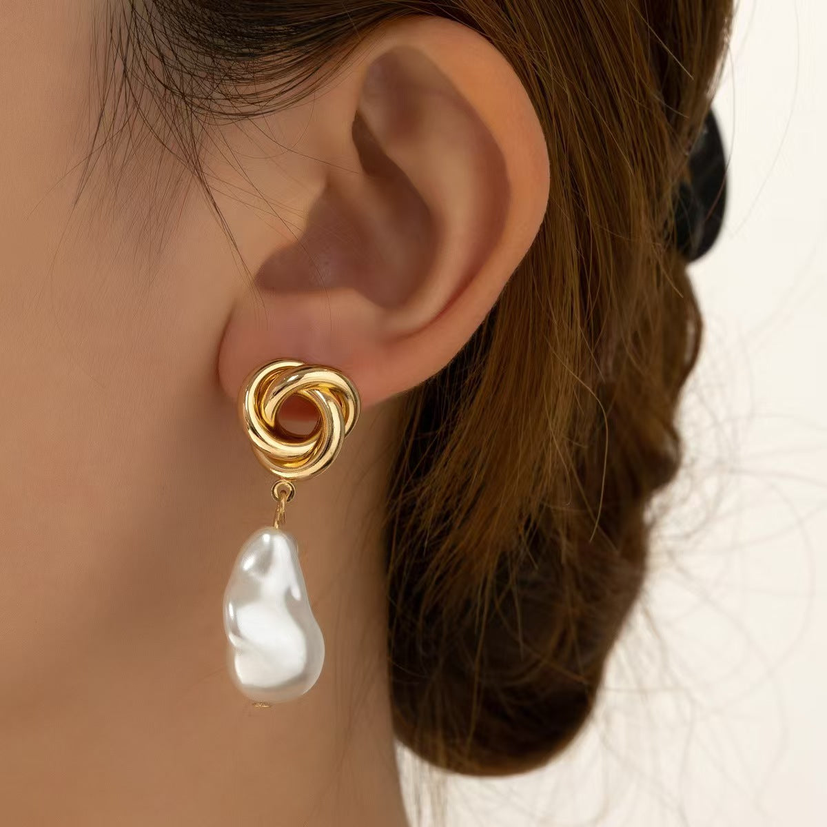 Classic Pearl Earring with Timeless Appeal