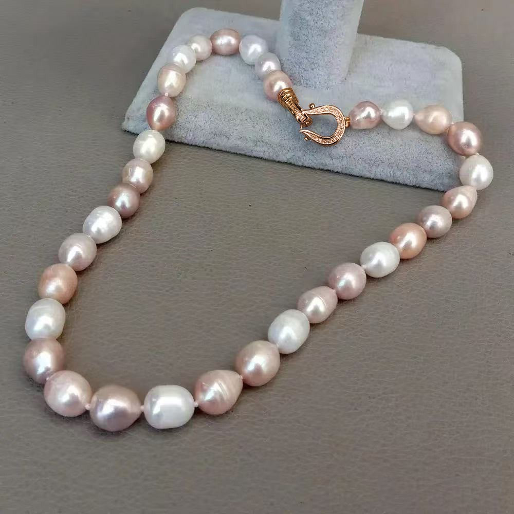 Beautiful Pearl Necklace with Unique Style