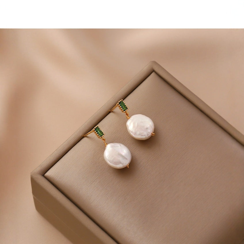 Romantic Pearl Earring for Special Moments