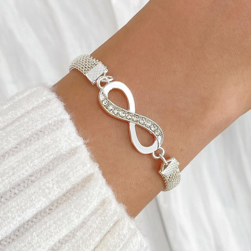 Charming Silver Bracelet for Any Occasion