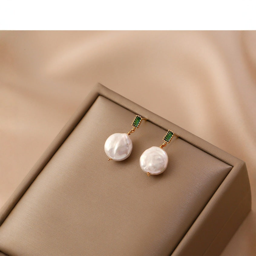 Romantic Pearl Earring for Special Moments