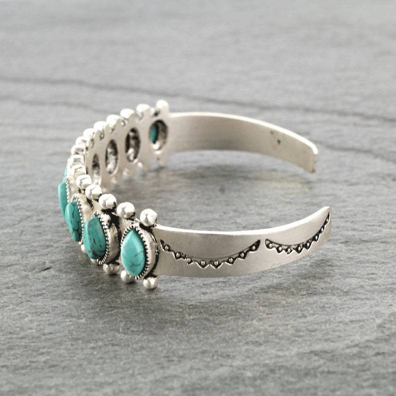 Charming Bracelet for Any Occasion