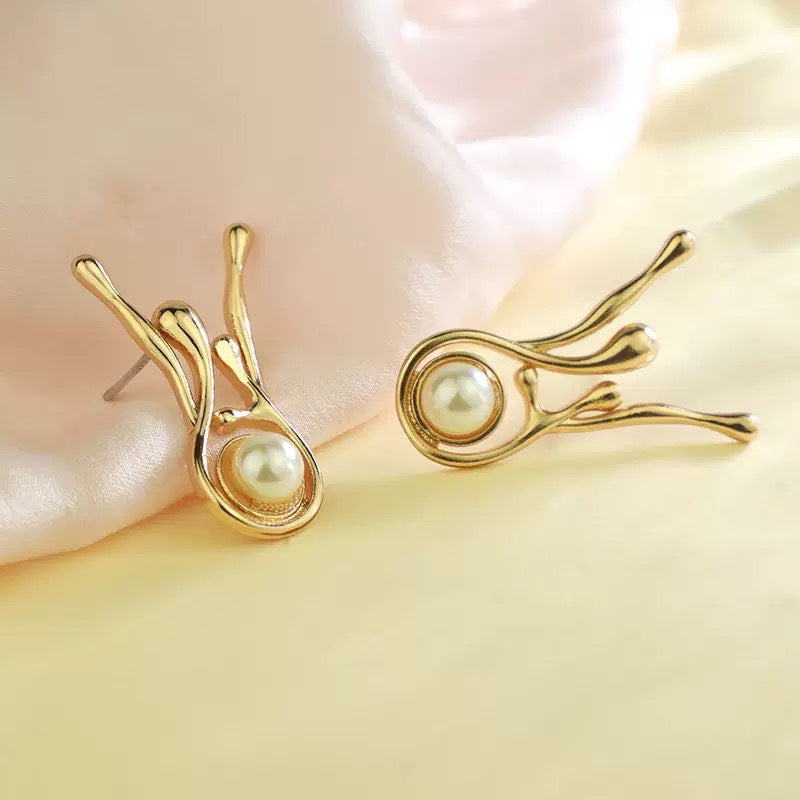 Beautiful Pearl Earring with Unique Style