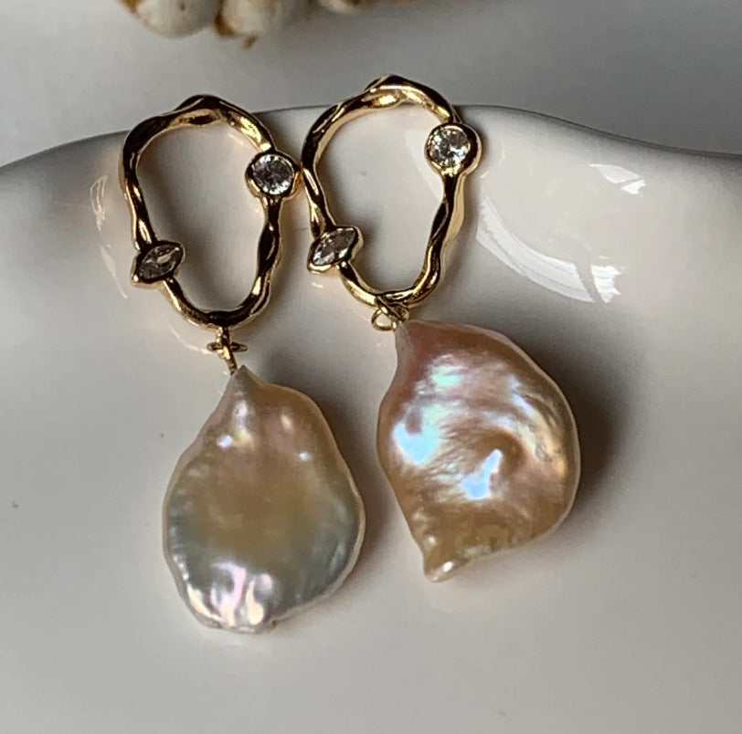 Beautiful Pearl Earring with Unique Style