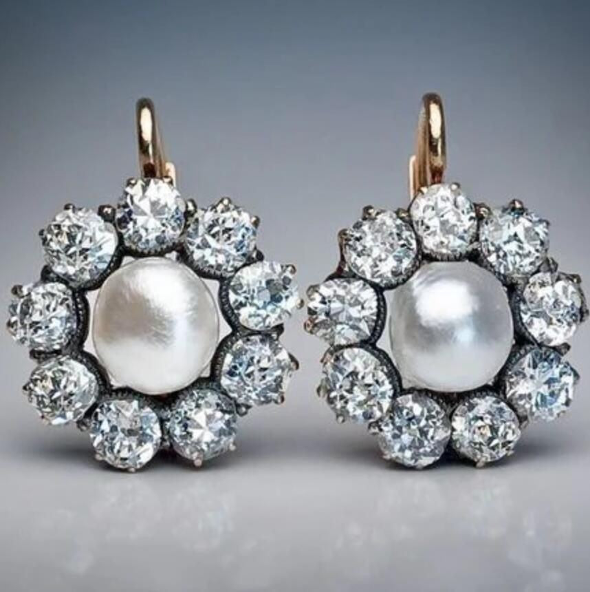 Beautiful Pearl Earring with Unique Style