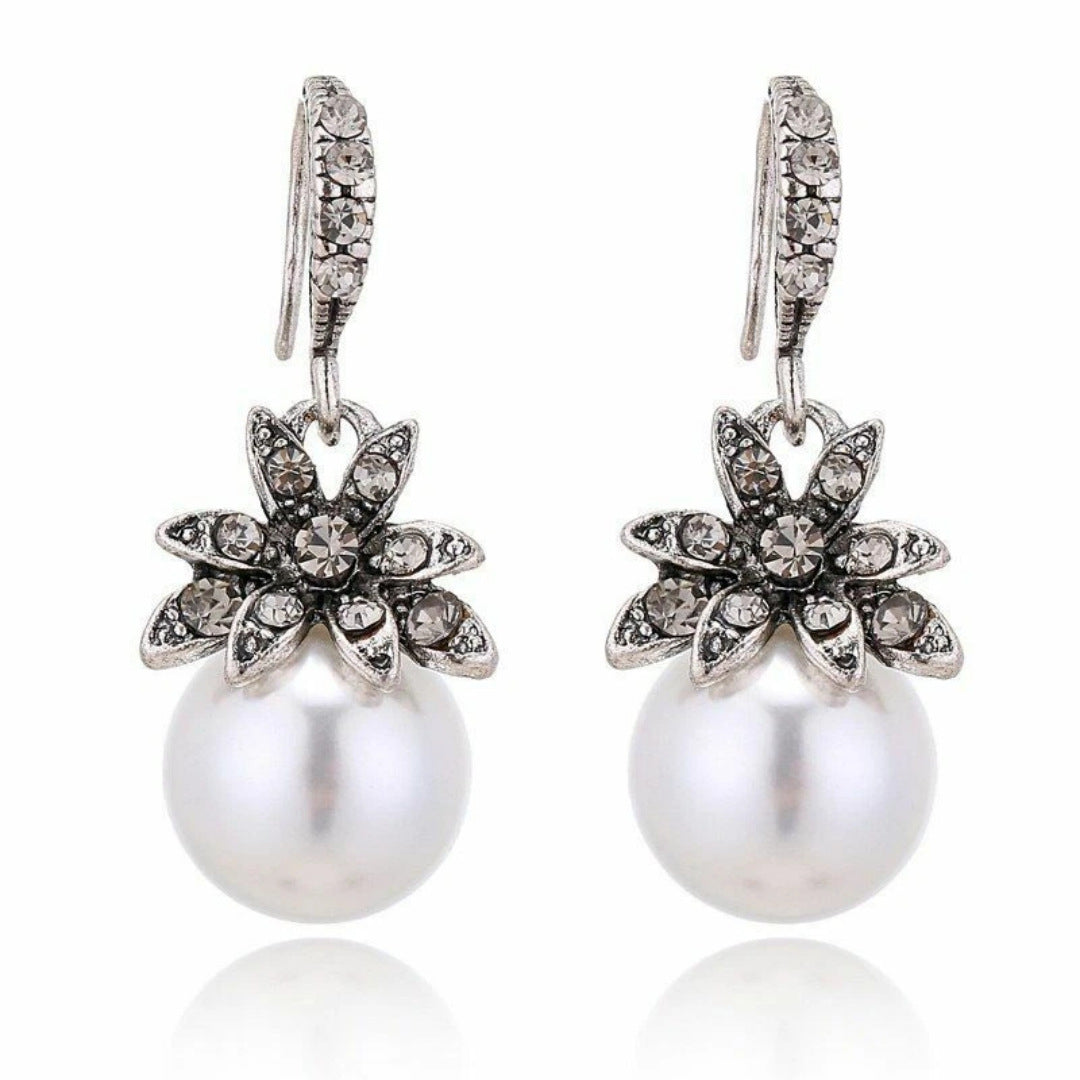 Classic Pearl Earring with Timeless Appeal