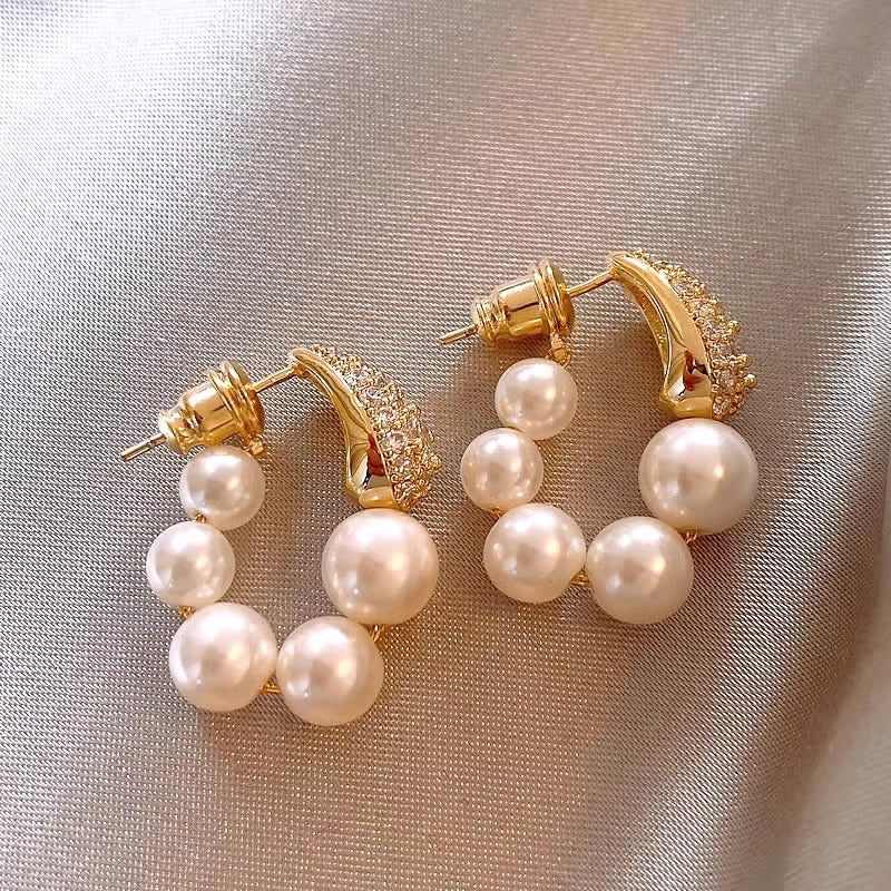 Classic Pearl Earring with Timeless Appeal