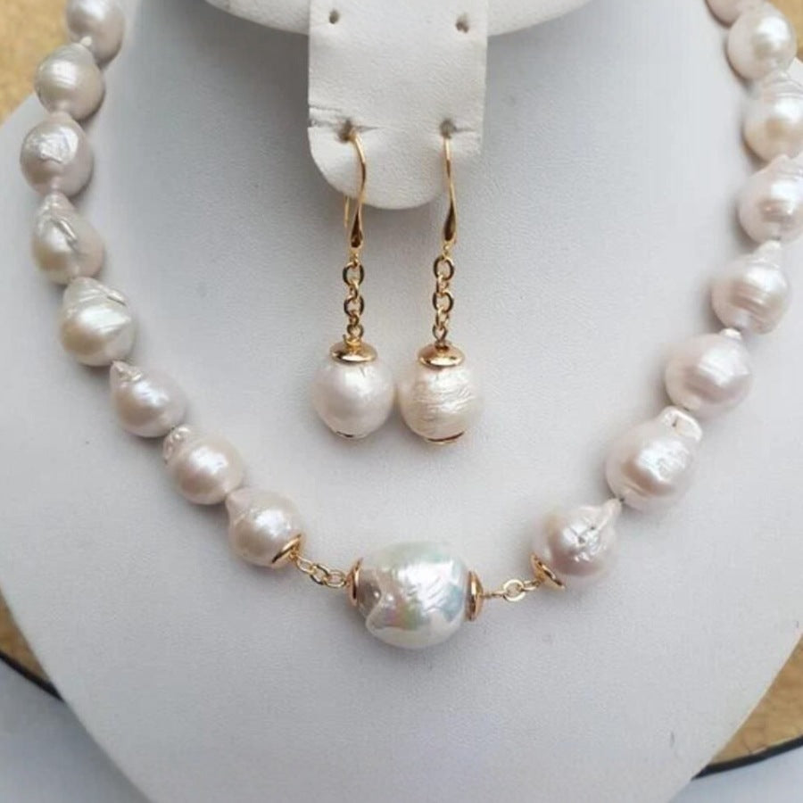 Classic Pearl Necklace with Timeless Appeal