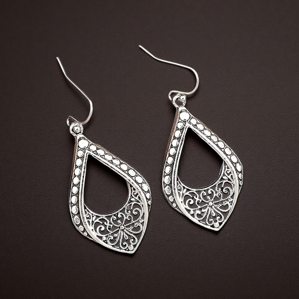 Charming Earring for Any Occasion