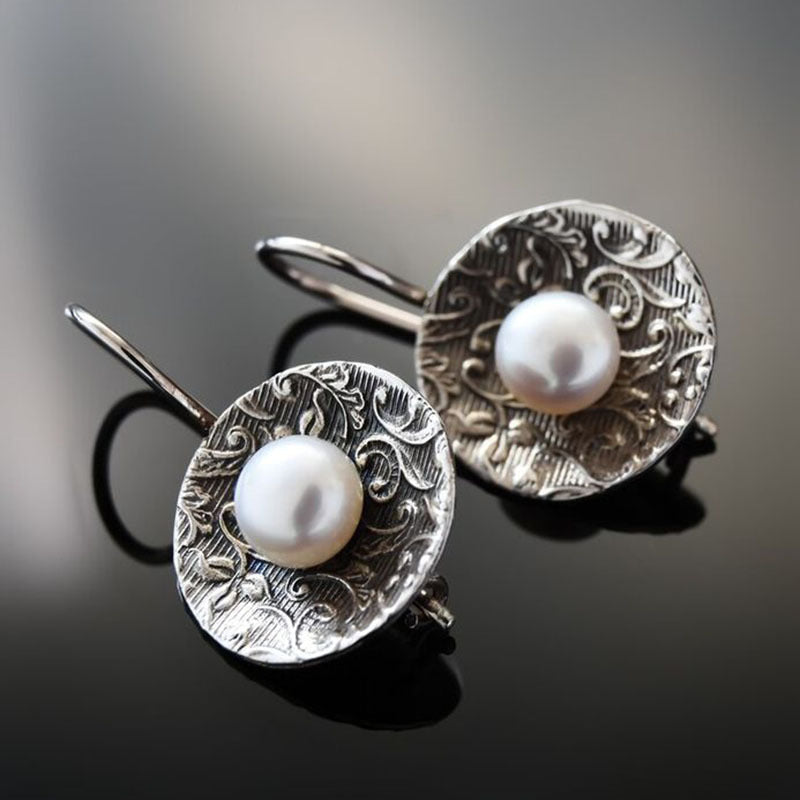 Charming Pearl Earring for Any Occasion