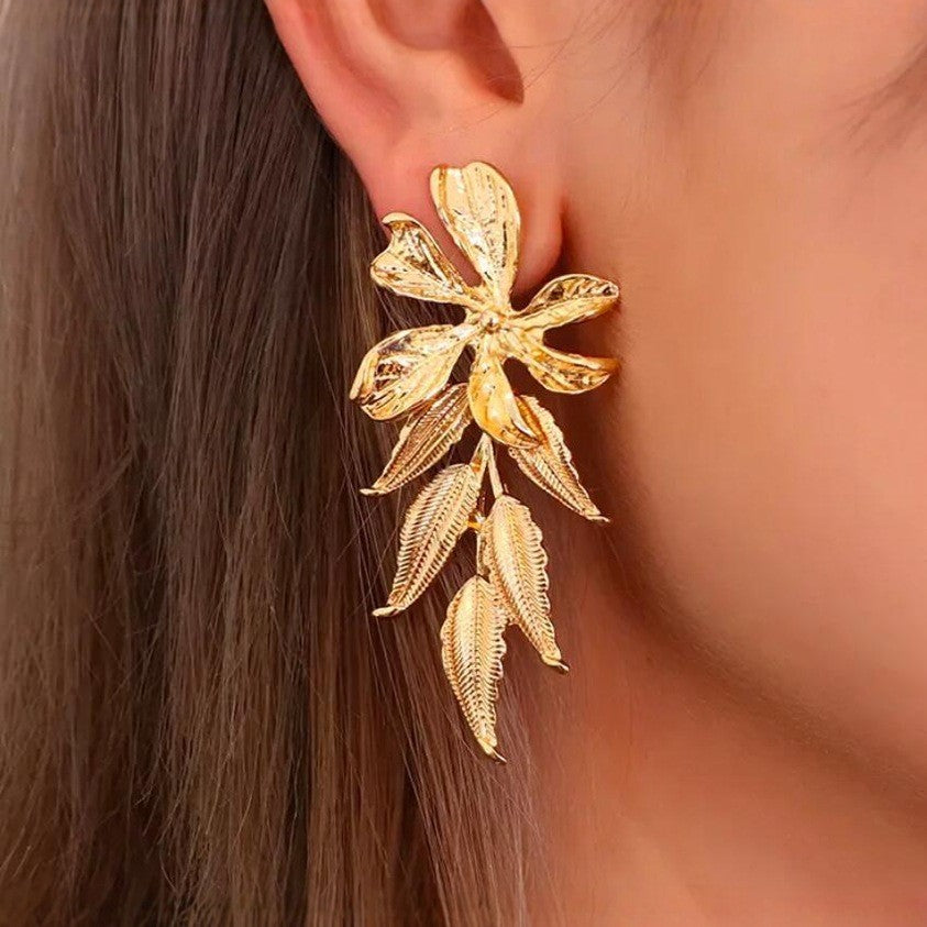 Beautiful Gold Earring with Unique Style