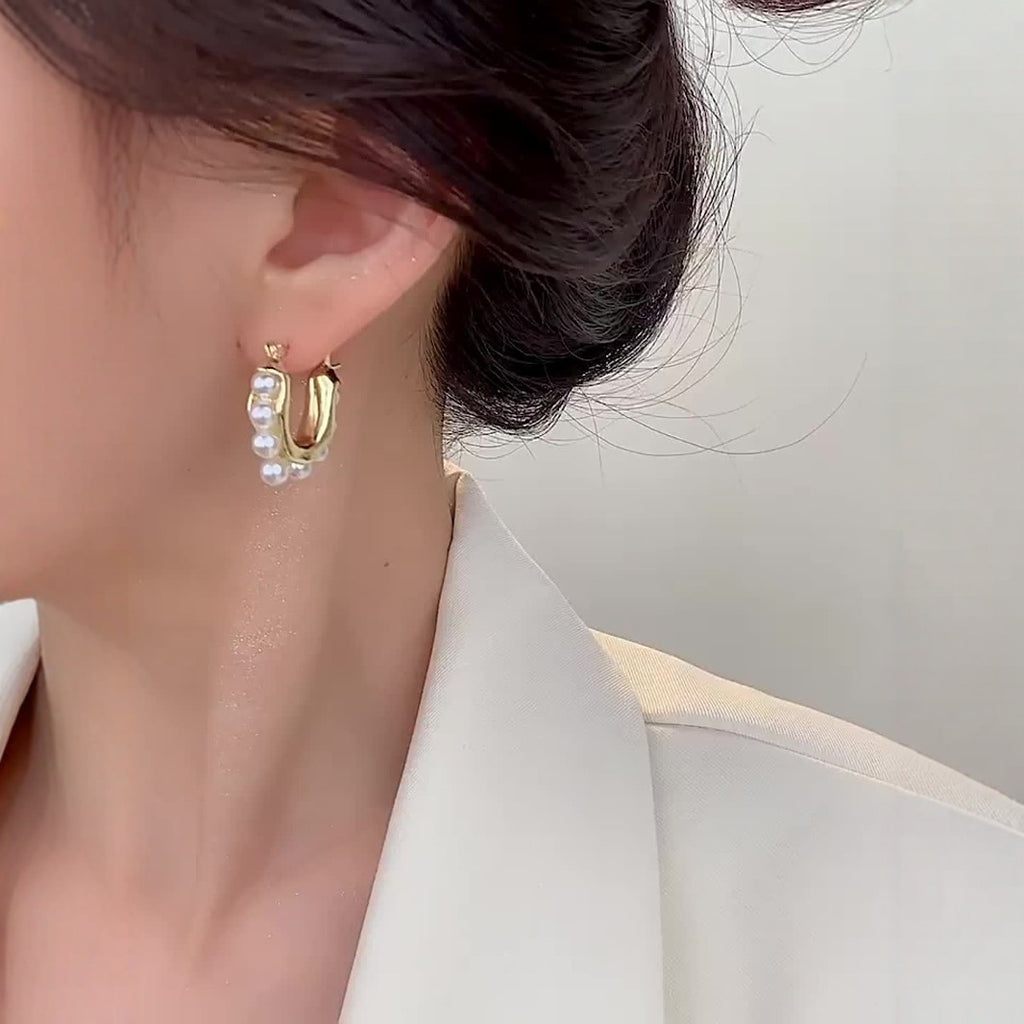 Charming Pearl Earring for Any Occasion