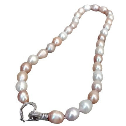 Beautiful Pearl Necklace with Unique Style