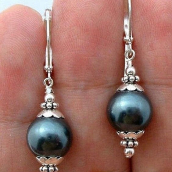 Classic Pearl Earring with Timeless Appeal