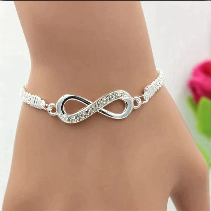 Charming Silver Bracelet for Any Occasion