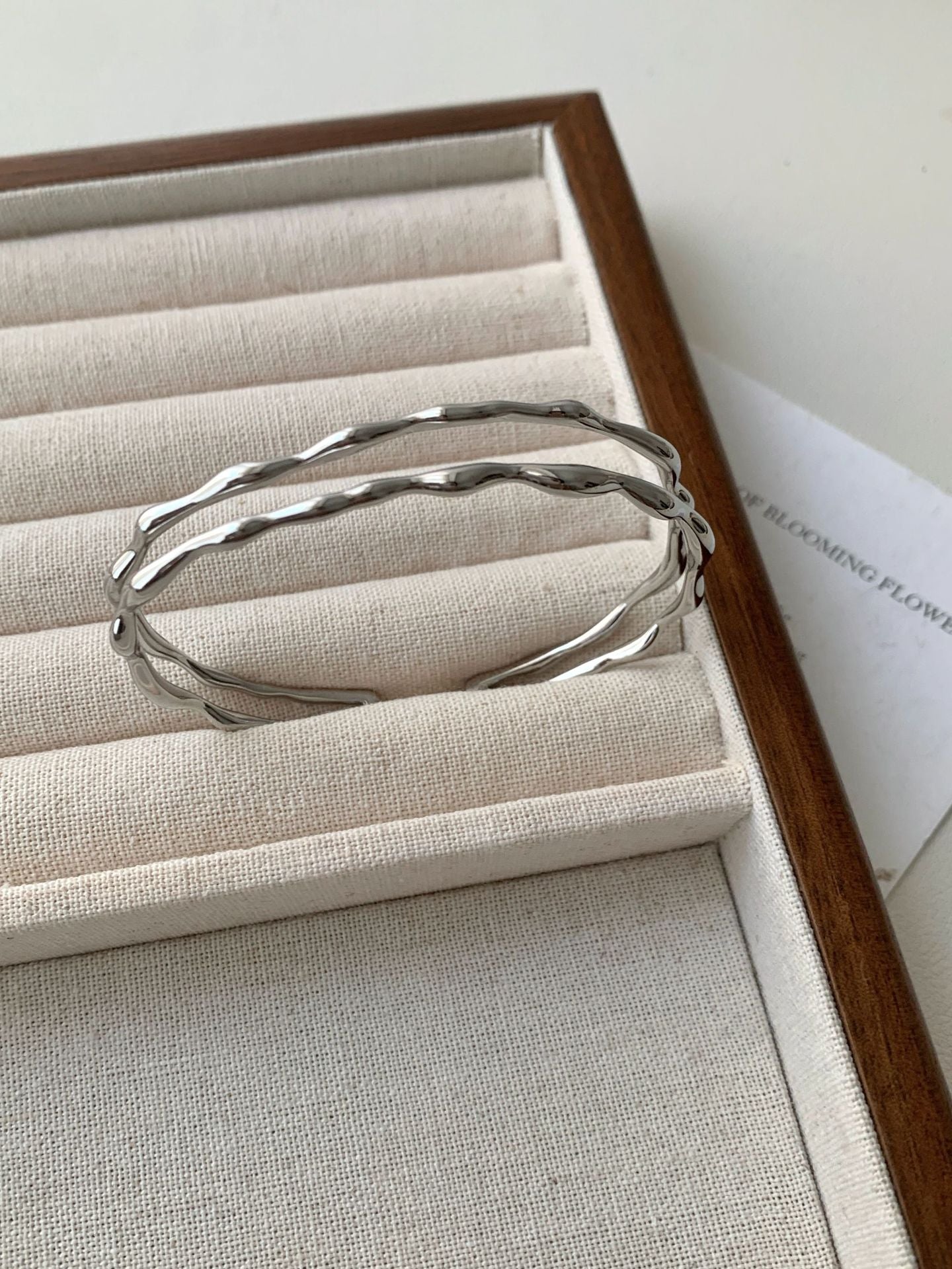 Beautiful Gold Bracelet with Unique Style