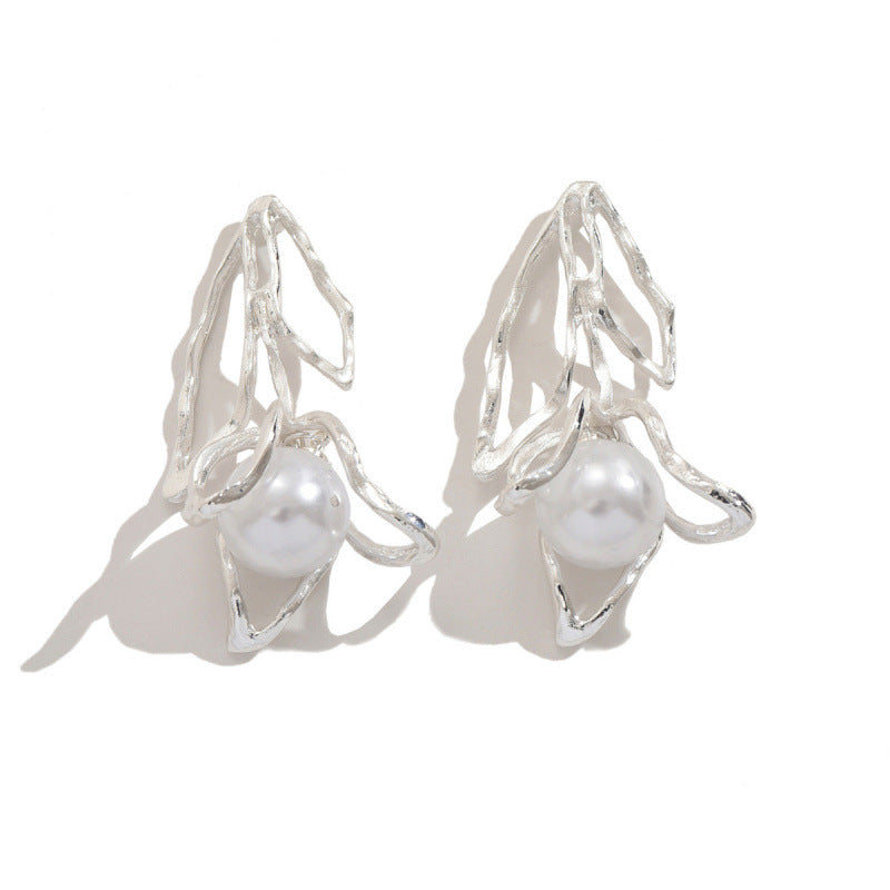 Classic Pearl Earring with Timeless Appeal