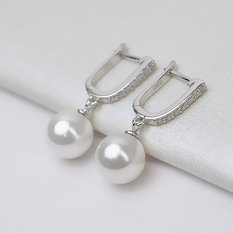 Classic Pearl Earring with Timeless Appeal