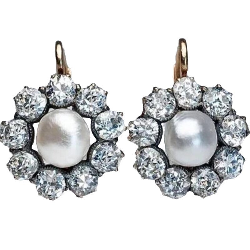 Beautiful Pearl Earring with Unique Style