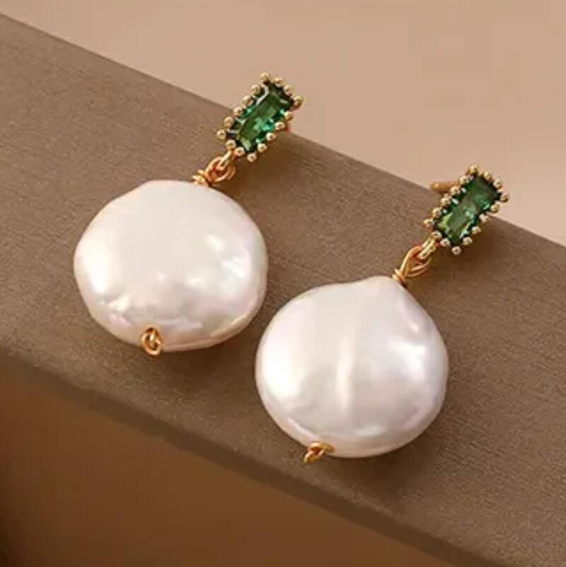 Romantic Pearl Earring for Special Moments