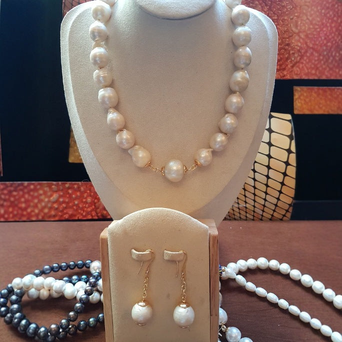 Classic Pearl Necklace with Timeless Appeal