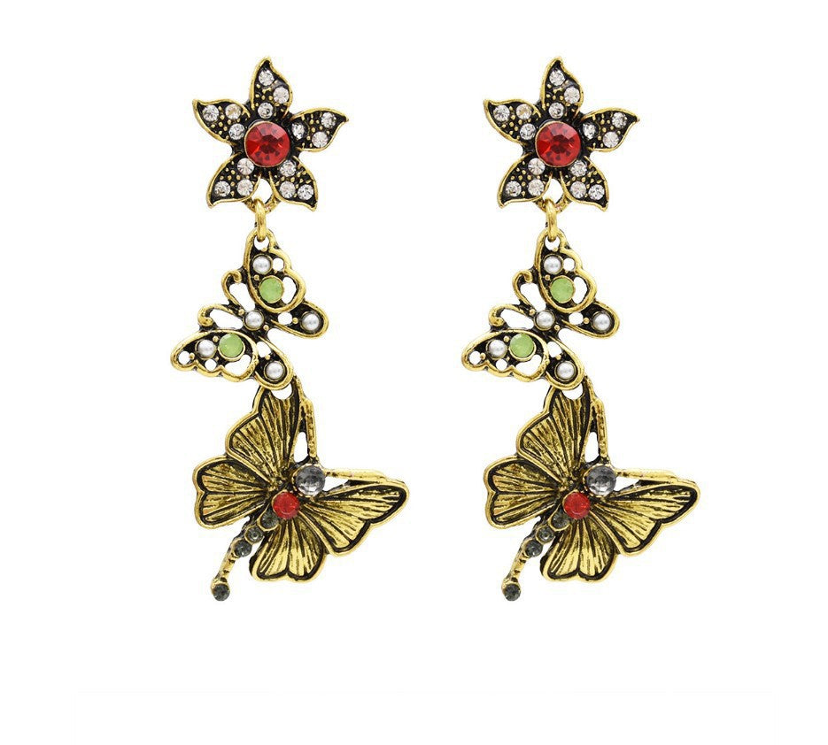 Beautiful Pearl Earring with Unique Style