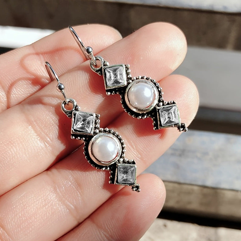 Classic Pearl Earring with Timeless Appeal