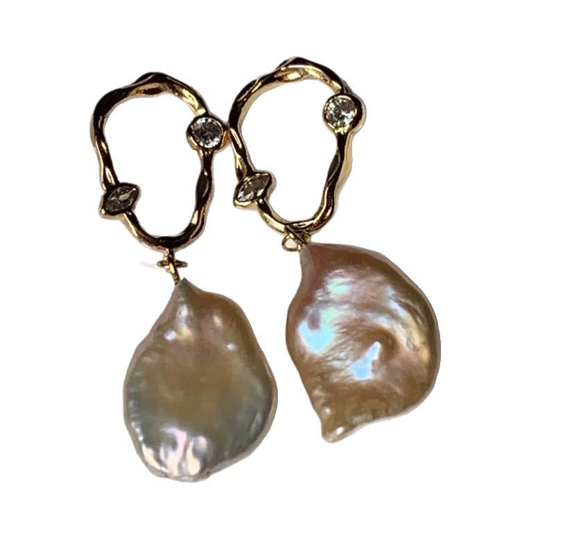 Beautiful Pearl Earring with Unique Style