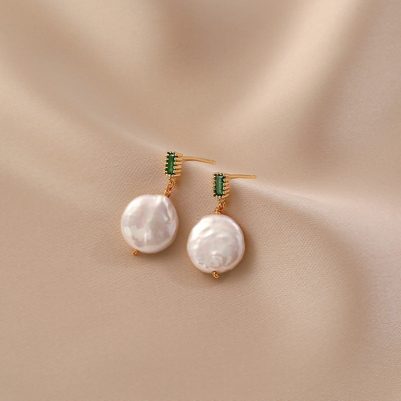 Romantic Pearl Earring for Special Moments