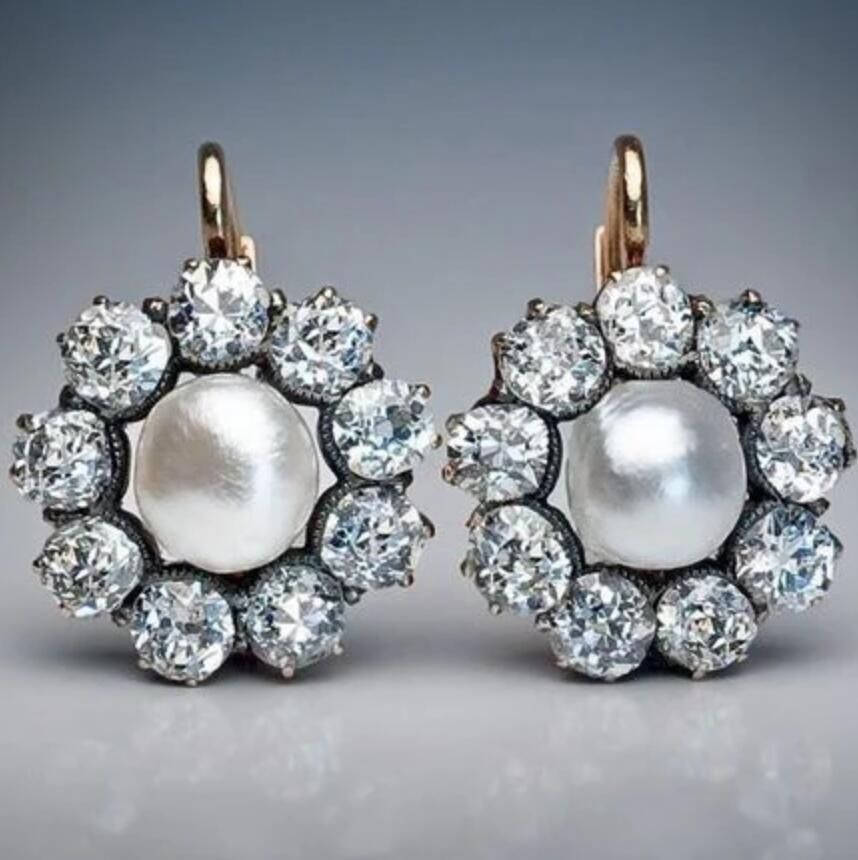 Beautiful Pearl Earring with Unique Style