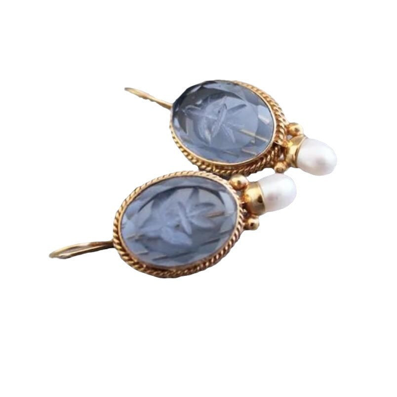 Classic Pearl Earring with Timeless Appeal