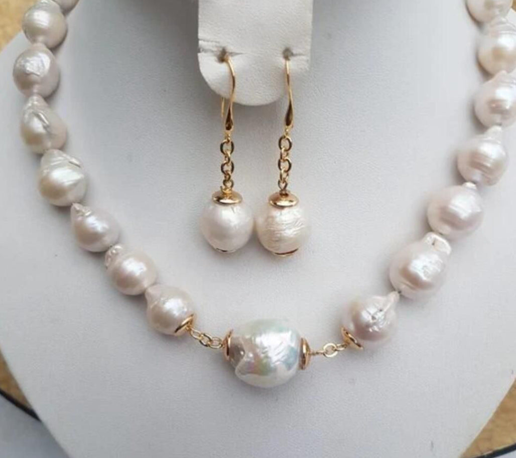 Classic Pearl Necklace with Timeless Appeal
