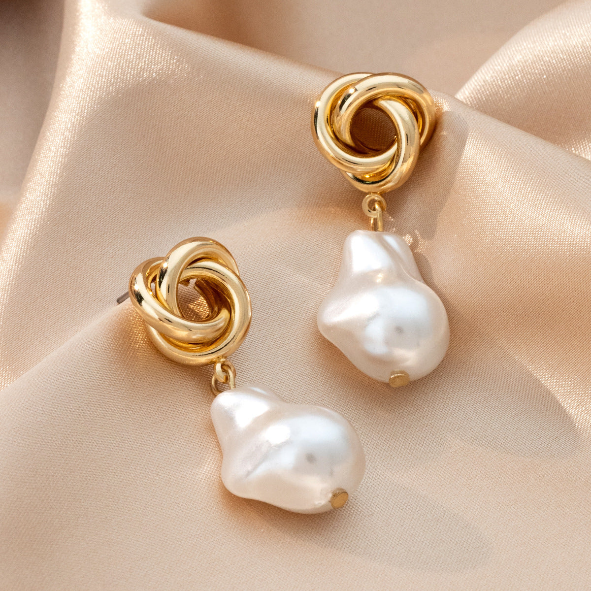 Classic Pearl Earring with Timeless Appeal