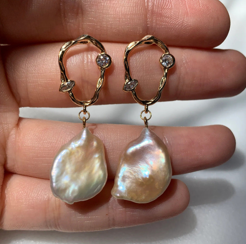 Beautiful Pearl Earring with Unique Style