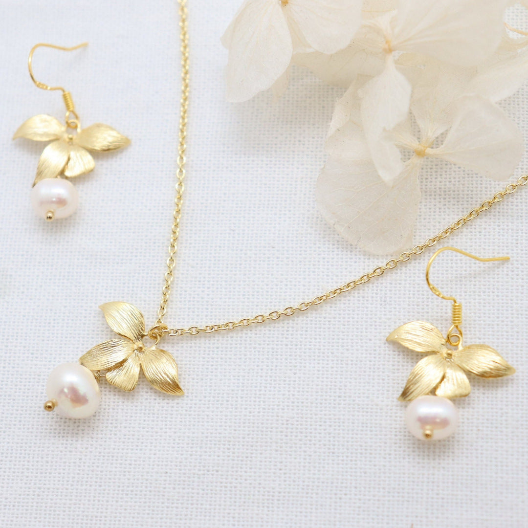 Charming Gold Set for Any Occasion