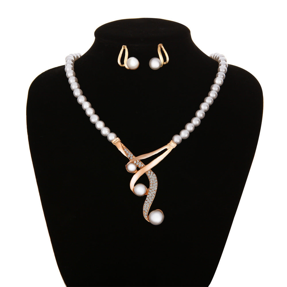 Classic Pearl Necklace with Timeless Appeal