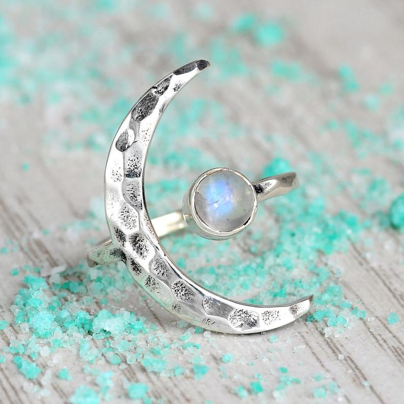 Charming Silver Bracelet for Any Occasion