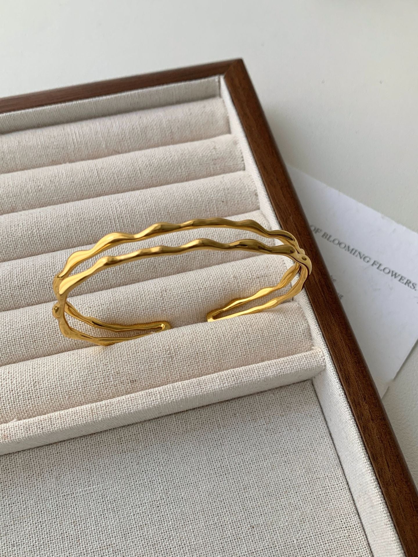 Beautiful Gold Bracelet with Unique Style