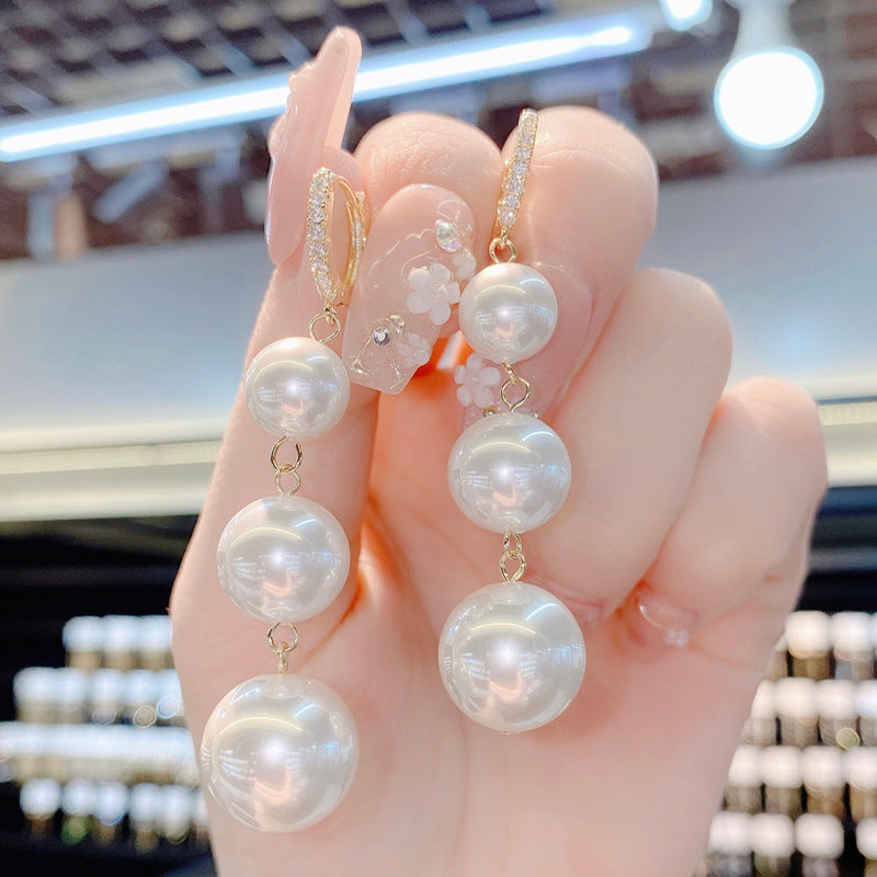 Beautiful Pearl Earring with Unique Style