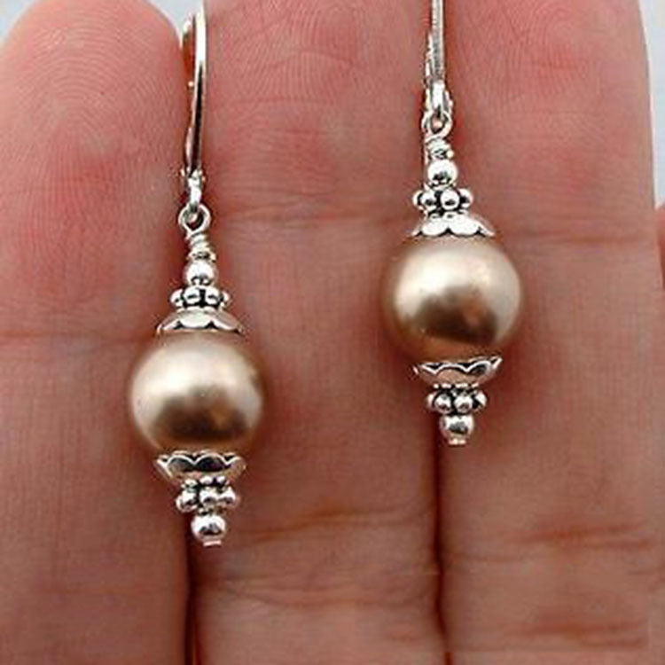 Classic Pearl Earring with Timeless Appeal