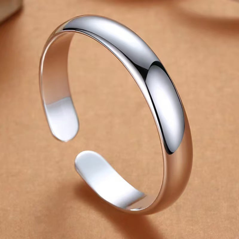 Classic Silver Bracelet with Timeless Appeal